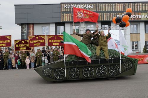 Бүген Сабада Җиңү бәйрәме узды (фоторепортаж)