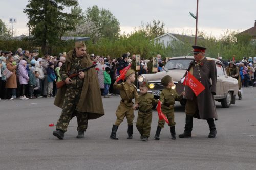 Бүген Сабада Җиңү бәйрәме узды (фоторепортаж)