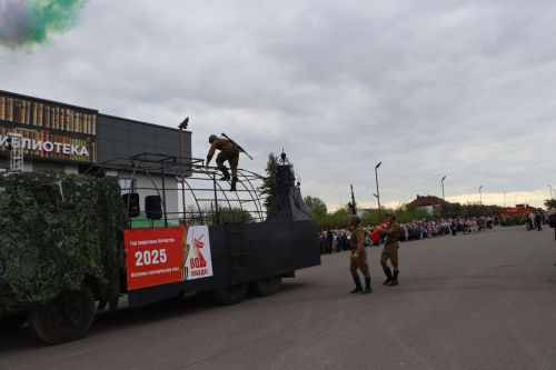 Бүген Сабада Җиңү бәйрәме узды (фоторепортаж)