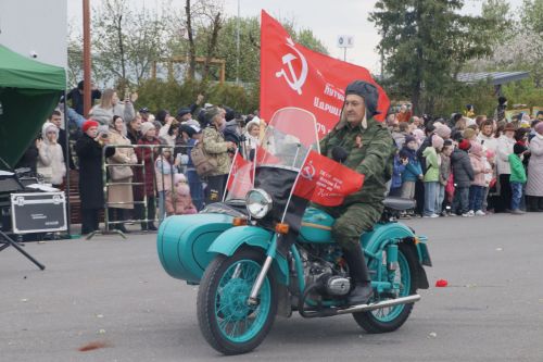 Бүген Сабада Җиңү бәйрәме узды (фоторепортаж)