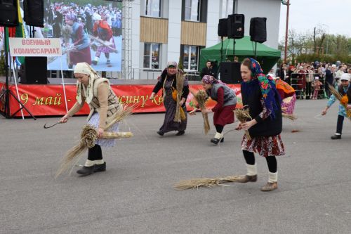 Бүген Сабада Җиңү бәйрәме узды (фоторепортаж)