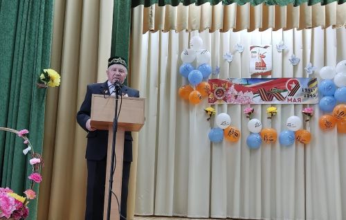 Юлбат авылында Җиңү бәйрәмендә батыр сугышчыларыбыз истәлегенә «Хәтер бакчасы»нда агачлар утырттылар
