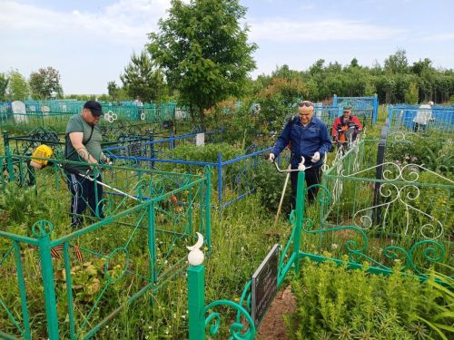 Гает алдыннан зиратлар тәртипкә китерелә