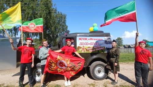 Сәрдә авылында Сабантуйга бирнә җыйганда тыл хезмәтчәннәрен дә бүләкләгәннәр