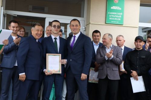 Аграр көллияттә  чыгарылыш: студентлар диплом  алды