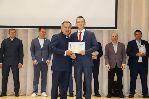 Аграр көллияттә  чыгарылыш: студентлар диплом  алды