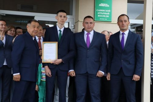 Аграр көллияттә  чыгарылыш: студентлар диплом  алды
