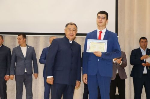 Аграр көллияттә  чыгарылыш: студентлар диплом  алды