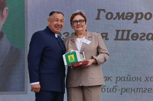 Республикабызның дәүләт һәм район  башлыгы  бүләкләренә лаек булучыларны, «Үз һөнәренең остасы» исеме  алучыларны хөрмәтләү  (фоторепортаж)