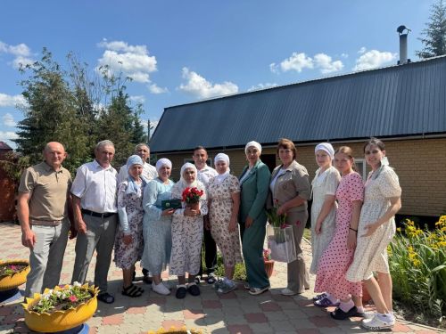 Кызыл-Мишә  авылында яшәүче Зәләфрүз Гаттарованы олы юбилее белән тәбрикләделәр