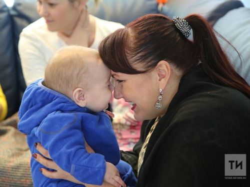 Татарстанда 7 меңнән артык баланың әти-әнисе ай саен ана капиталы хисабыннан акча ала