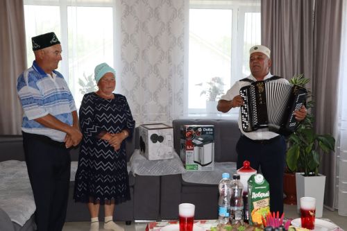 «Баксаң, насыйп  ярым  күршедә генә  булган икән»