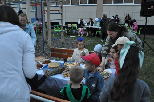Күршеләр, күршеләр,  иң якын кешеләр...