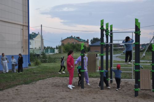 Күршеләр, күршеләр,  иң якын кешеләр...