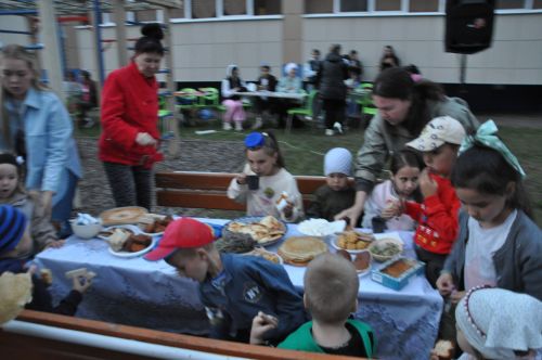 Күршеләр, күршеләр,  иң якын кешеләр...