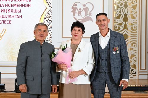 Республиканың иң яхшы гаиләләрен хөрмәтләүгә багышланган тантаналы кабул итүдә Сабадан Рәфыйковлар гаиләсе катнашты