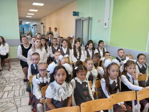 Сатыш урта мәктәбе укучыларны яңартылган, капиталь ремонтланган бина белән каршы алды