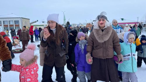Сабалыларны Үзәк чыршы янында Яңа ел бәйрәме белән Зәринә Хәсәншина котлады (+видео)
