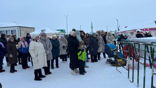 Сабалыларны Үзәк чыршы янында Яңа ел бәйрәме белән Зәринә Хәсәншина котлады (+видео)