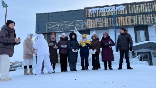 Сабалыларны Үзәк чыршы янында Яңа ел бәйрәме белән Зәринә Хәсәншина котлады (+видео)