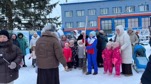 Сабалыларны Үзәк чыршы янында Яңа ел бәйрәме белән Зәринә Хәсәншина котлады (+видео)
