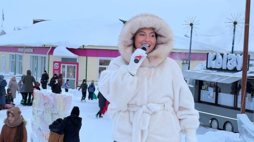 Сабалыларны Үзәк чыршы янында Яңа ел бәйрәме белән Зәринә Хәсәншина котлады (+видео)