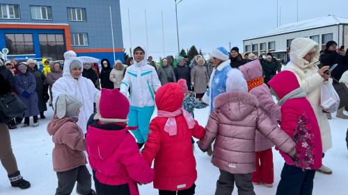 Сабалыларны Үзәк чыршы янында Яңа ел бәйрәме белән Зәринә Хәсәншина котлады (+видео)