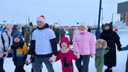 Сабалыларны Үзәк чыршы янында Яңа ел бәйрәме белән Зәринә Хәсәншина котлады (+видео)