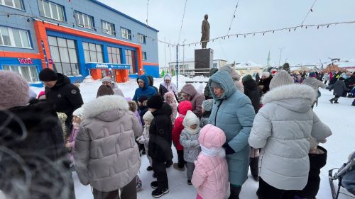 Сабалыларны Үзәк чыршы янында Яңа ел бәйрәме белән Зәринә Хәсәншина котлады (+видео)