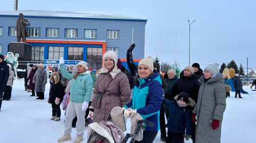Сабалыларны Үзәк чыршы янында Яңа ел бәйрәме белән Зәринә Хәсәншина котлады (+видео)
