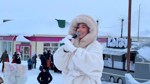 Сабалыларны Үзәк чыршы янында Яңа ел бәйрәме белән Зәринә Хәсәншина котлады (+видео)