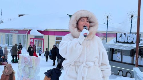 Сабалыларны Үзәк чыршы янында Яңа ел бәйрәме белән Зәринә Хәсәншина котлады (+видео)