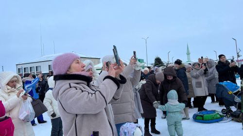 Сабалыларны Үзәк чыршы янында Яңа ел бәйрәме белән Зәринә Хәсәншина котлады (+видео)