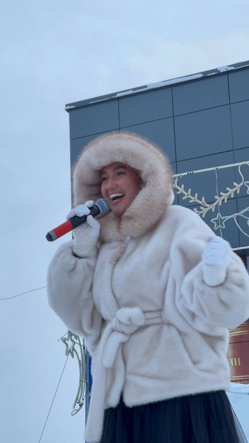 Сабалыларны Үзәк чыршы янында Яңа ел бәйрәме белән Зәринә Хәсәншина котлады (+видео)