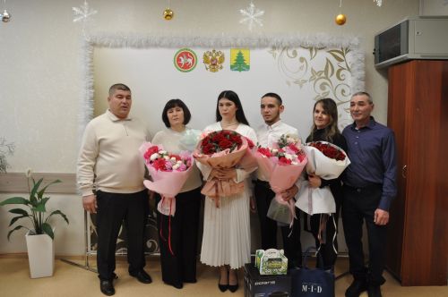 Сабада Яңа елның беренче пары язылышты