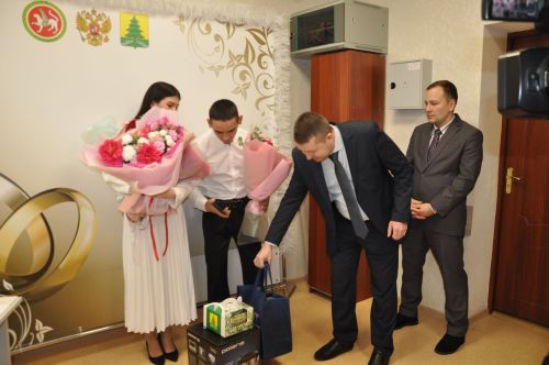 Сабада Яңа елның беренче пары язылышты