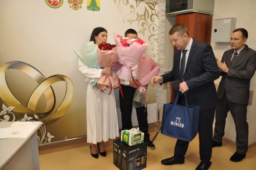 Сабада Яңа елның беренче пары язылышты