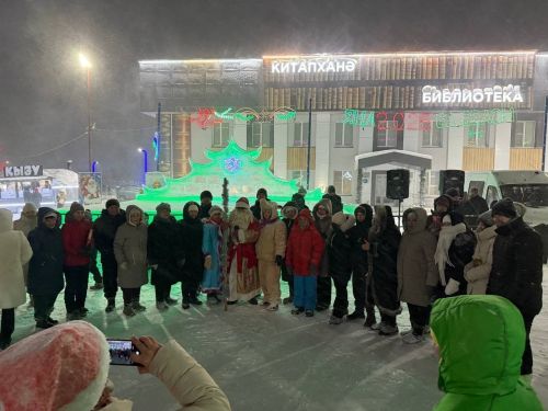 Саба юл идарәсе хезмәткәрләре Төп чыршы янында узган бәйрәмдә халыкны кайнар коймак белән сыйладылар
