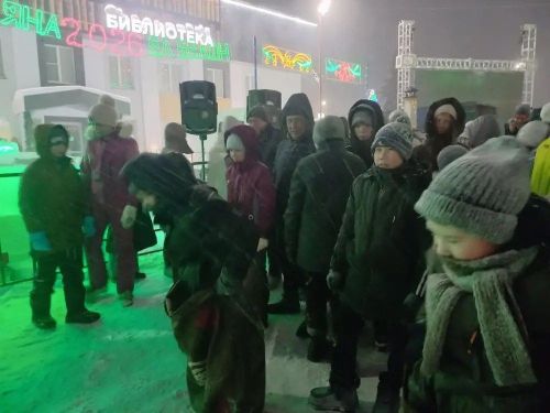 Саба юл идарәсе хезмәткәрләре Төп чыршы янында узган бәйрәмдә халыкны кайнар коймак белән сыйладылар