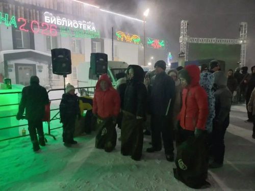 Саба юл идарәсе хезмәткәрләре Төп чыршы янында узган бәйрәмдә халыкны кайнар коймак белән сыйладылар