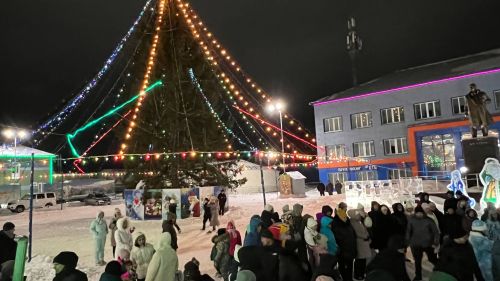 Төп чыршы янында «Сабагаз» идарәсе хезмәткәрләре оештырган бәйрәм чарасында бүген дә халык рәхәтләнеп күңел ачты (+видео)