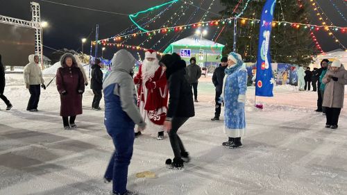 Төп чыршы янында «Сабагаз» идарәсе хезмәткәрләре оештырган бәйрәм чарасында бүген дә халык рәхәтләнеп күңел ачты (+видео)