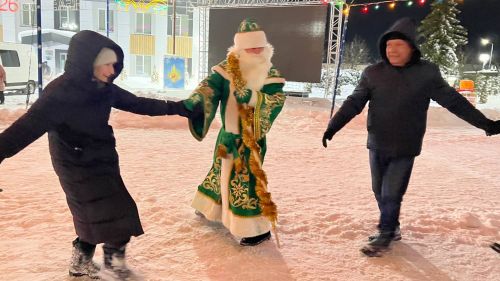 Төп чыршы янында «Сабагаз» идарәсе хезмәткәрләре оештырган бәйрәм чарасында бүген дә халык рәхәтләнеп күңел ачты (+видео)