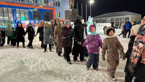 Төп чыршы янында «Сабагаз» идарәсе хезмәткәрләре оештырган бәйрәм чарасында бүген дә халык рәхәтләнеп күңел ачты (+видео)