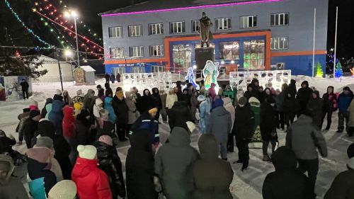 Төп чыршы янында «Сабагаз» идарәсе хезмәткәрләре оештырган бәйрәм чарасында бүген дә халык рәхәтләнеп күңел ачты (+видео)