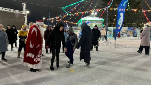Төп чыршы янында «Сабагаз» идарәсе хезмәткәрләре оештырган бәйрәм чарасында бүген дә халык рәхәтләнеп күңел ачты (+видео)