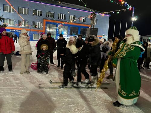 Төп чыршы янында «Сабагаз» идарәсе хезмәткәрләре оештырган бәйрәм чарасында бүген дә халык рәхәтләнеп күңел ачты (+видео)
