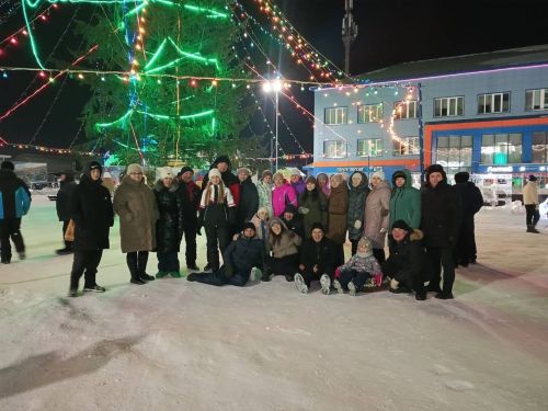 Кичә Сабаның Үзәк чыршысы янында почта элемтәсе һәм район электр элемтәсе узелы хезмәткәрләре бәйрәм оештырды