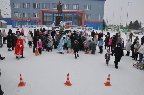 Бүген 14.00 сәгатьтә Төп  чыршы  янында бәйрәмне “Сабагро” җәмгыяте оештырды (+видео)