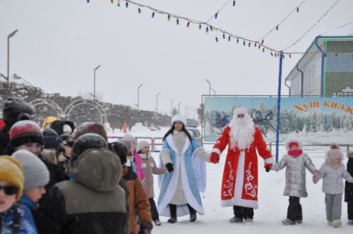 Бүген 14.00 сәгатьтә Төп  чыршы  янында бәйрәмне “Сабагро” җәмгыяте оештырды (+видео)